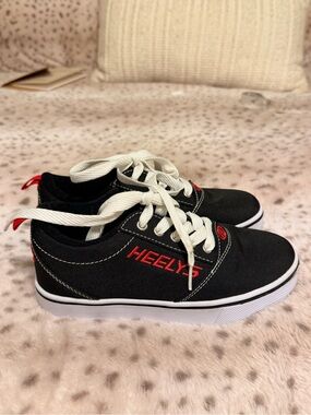 Heelys Youth Size 3 Black & Red Sneakers Canvas Tennis Shoes Skates - Boys Girls